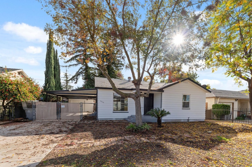 3226 Circle Ct W, Fresno, CA 93703 - photo 1