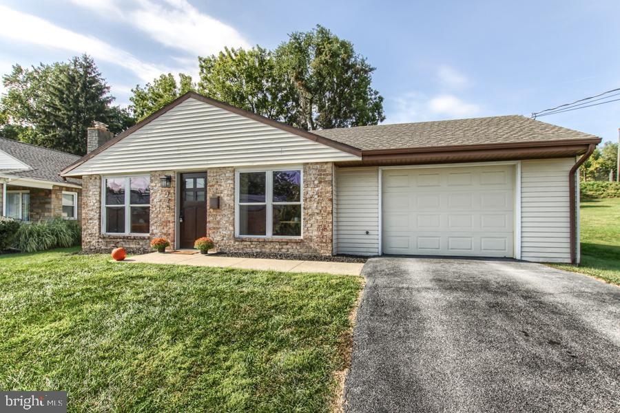 725 Walnut St, Lemoyne, PA 17043 - photo 1