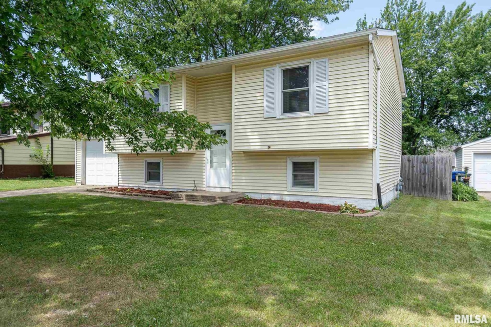 2110 W 58th St, Davenport, IA 52806 - photo 1