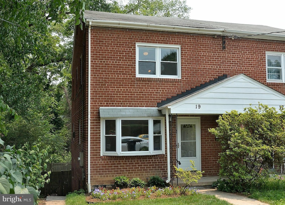 19 W Taylor Run Pkwy, Alexandria, VA 22314 - photo 1