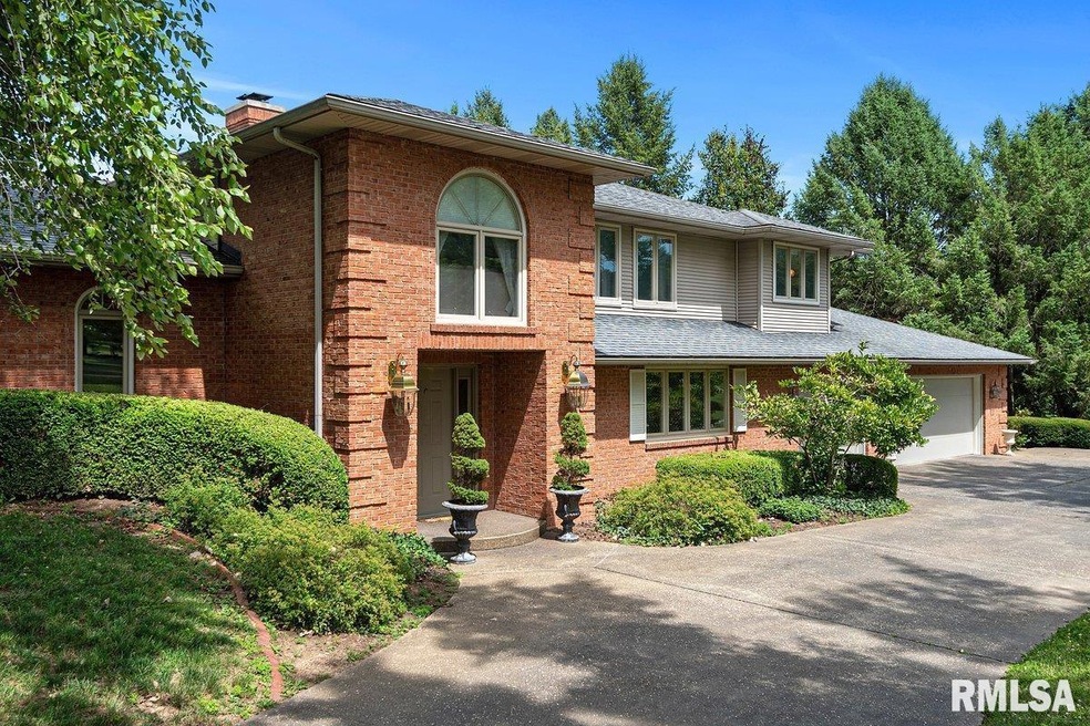 202 Carobeth Dr, Jacksonville, IL 62650 - photo 1