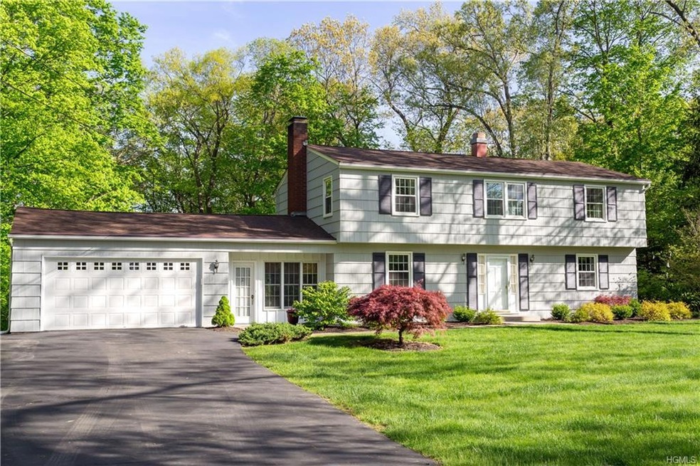 10 Woodcrest Dr, Hopewell Junction, NY 12533 - photo 1