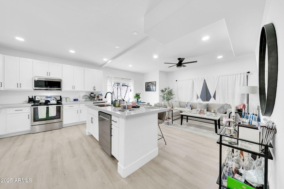 3034 N 39th St unit 12, Phoenix, AZ 85018 - photo 1