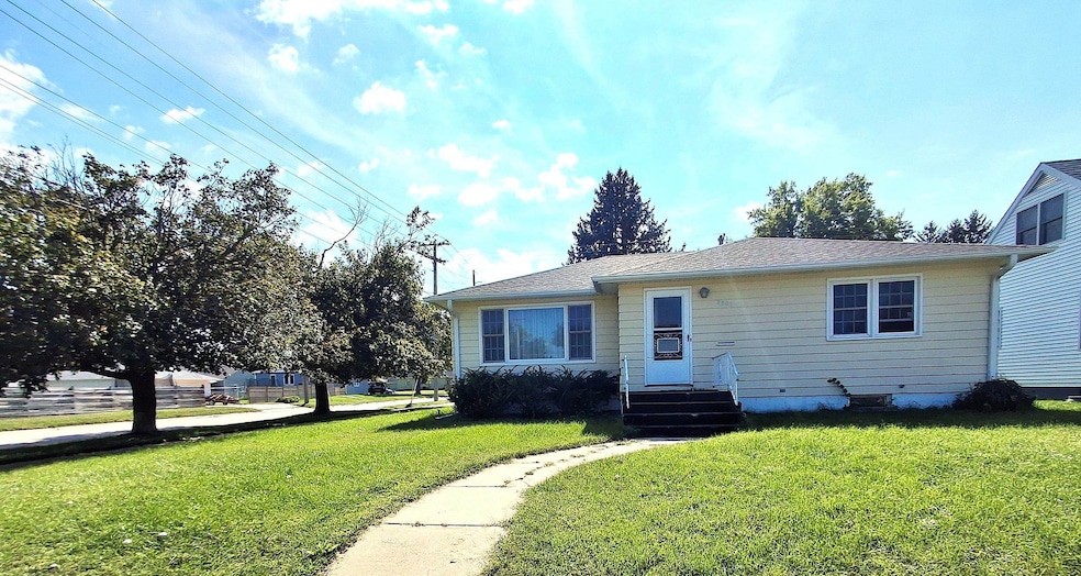 2301 Bateman Ave, Hastings, NE 68901 - photo 1