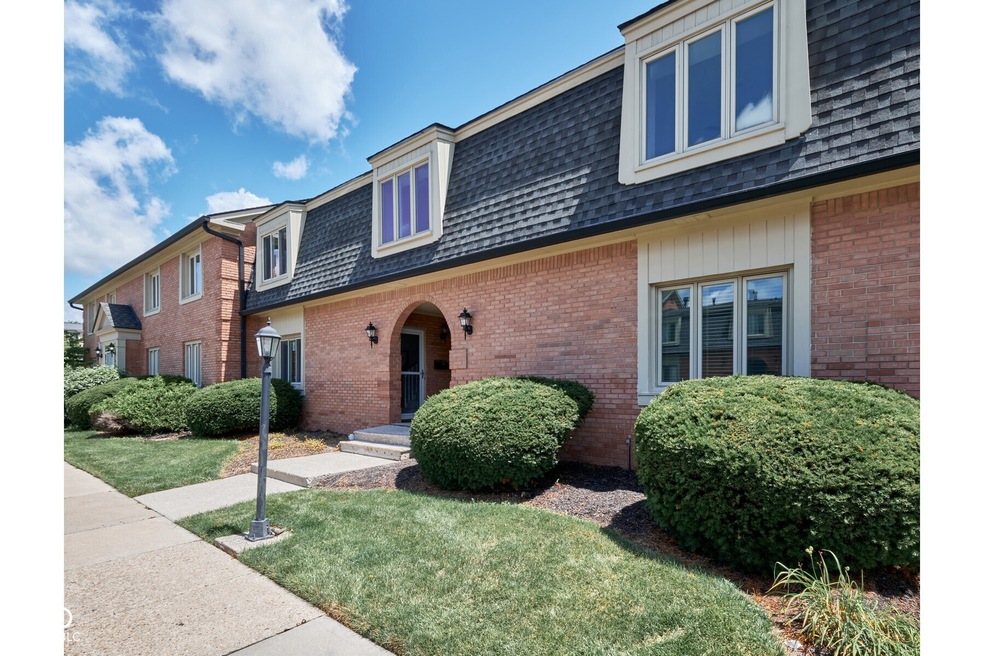 8511 Canterbury Square W, Indianapolis, IN 46260 - photo 1