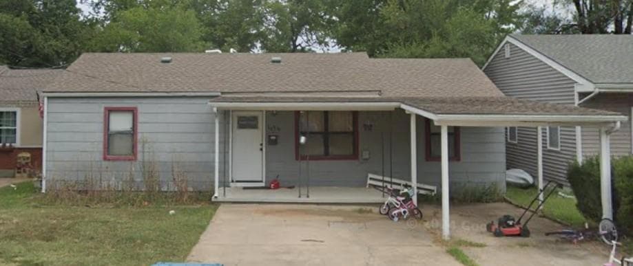 1512 Charles Ave, Osawatomie, KS 66064 - photo 1