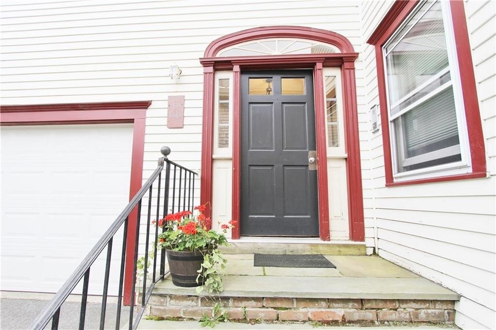 31 Franklin St unit 2, Newport, RI 02840 - photo 1
