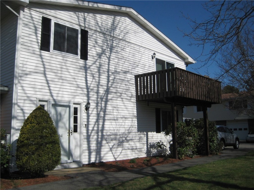 404 Chatham Cir, Warwick, RI 02886 - photo 1