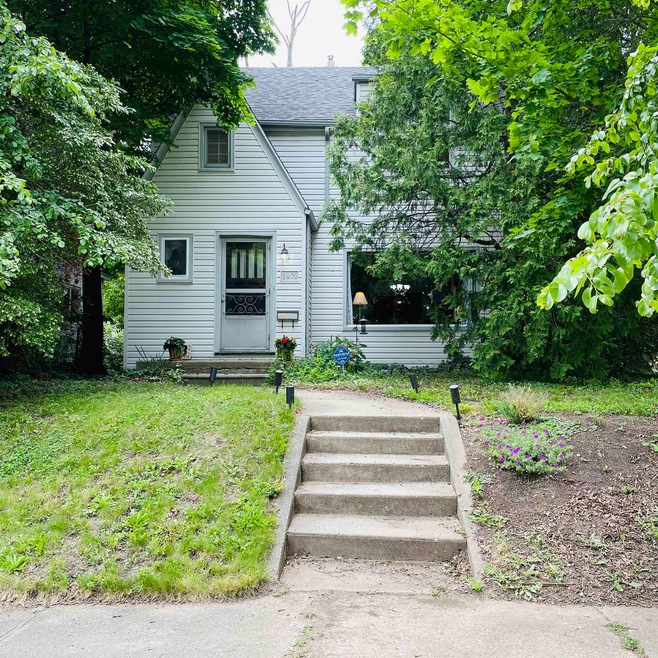 1402 Durand St, Flint, MI 48503 - photo 1