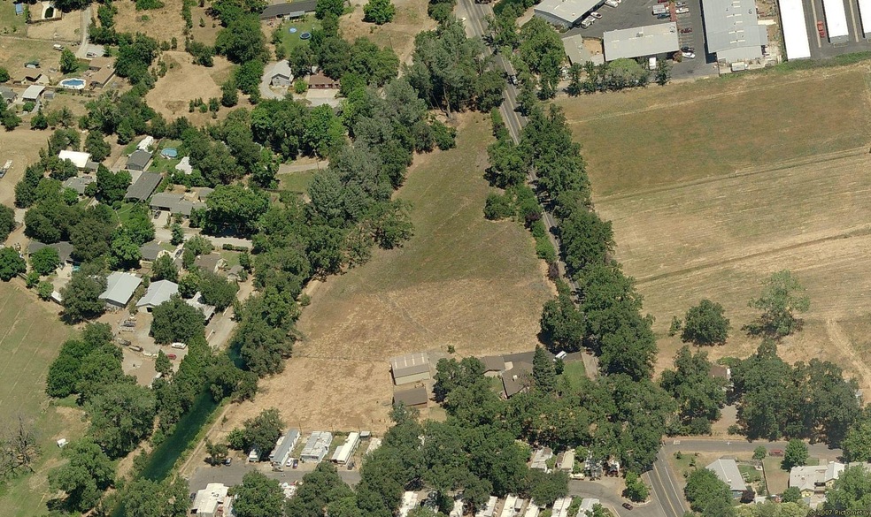 5690 Cedars Rd, Redding, CA 96001 - photo 1