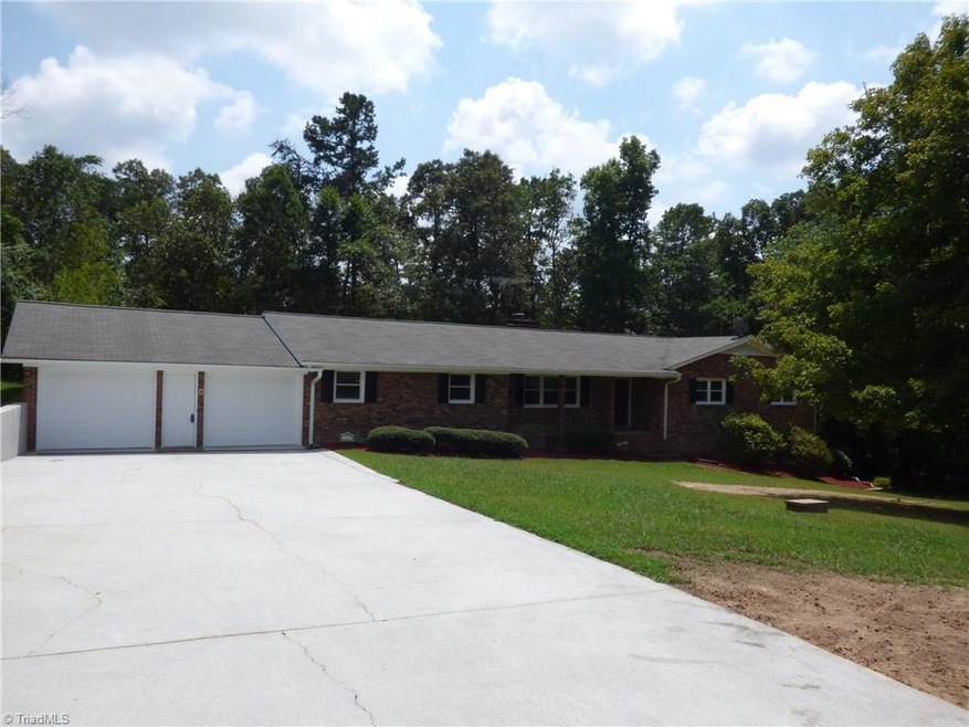 5503 Fallingbrooks Dr, Greensboro, NC 27407 - photo 1