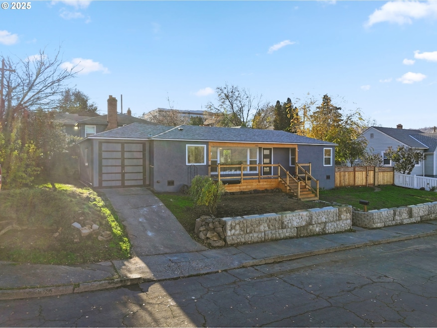 602 W 13th St, the Dalles, OR 97058 - photo 1