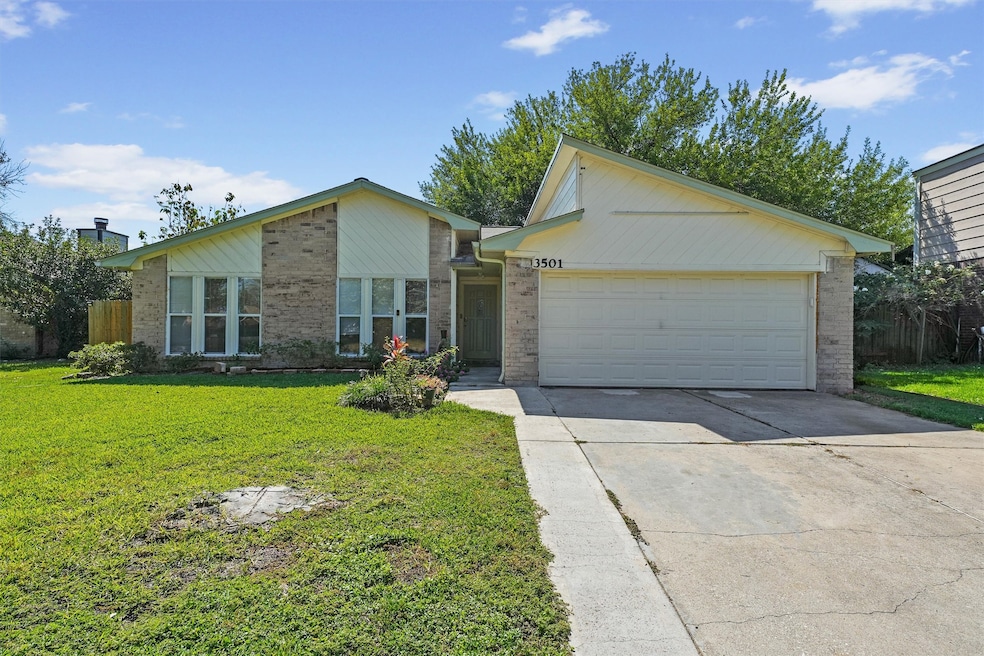 3501 Old Oaks Dr, Baytown, TX 77521 - photo 1