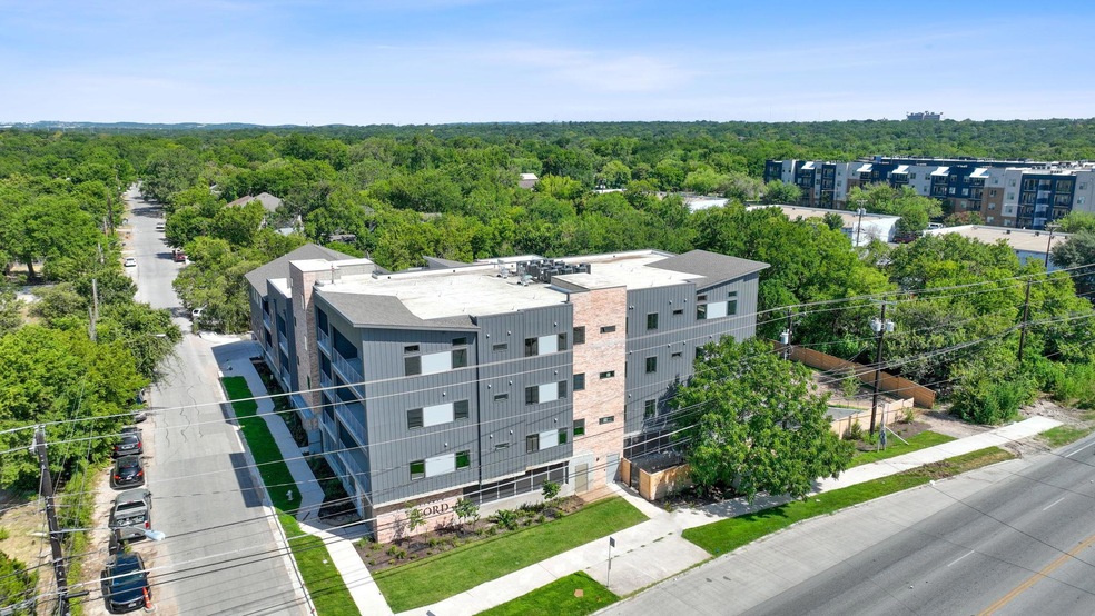 Drone / aerial view with a view of trees