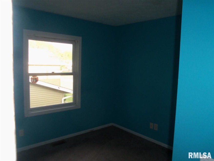 1539 W 48th St, Davenport, IA 52806 - photo 1