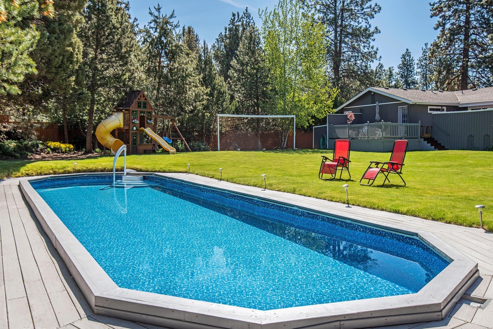 61235 King Solomon Ln, Bend, OR 97702 - photo 1