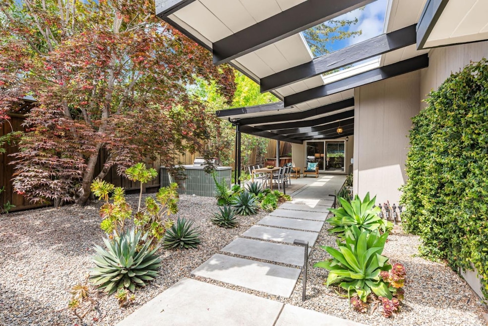 Sold $2,805,000 • Co-Listing Agent