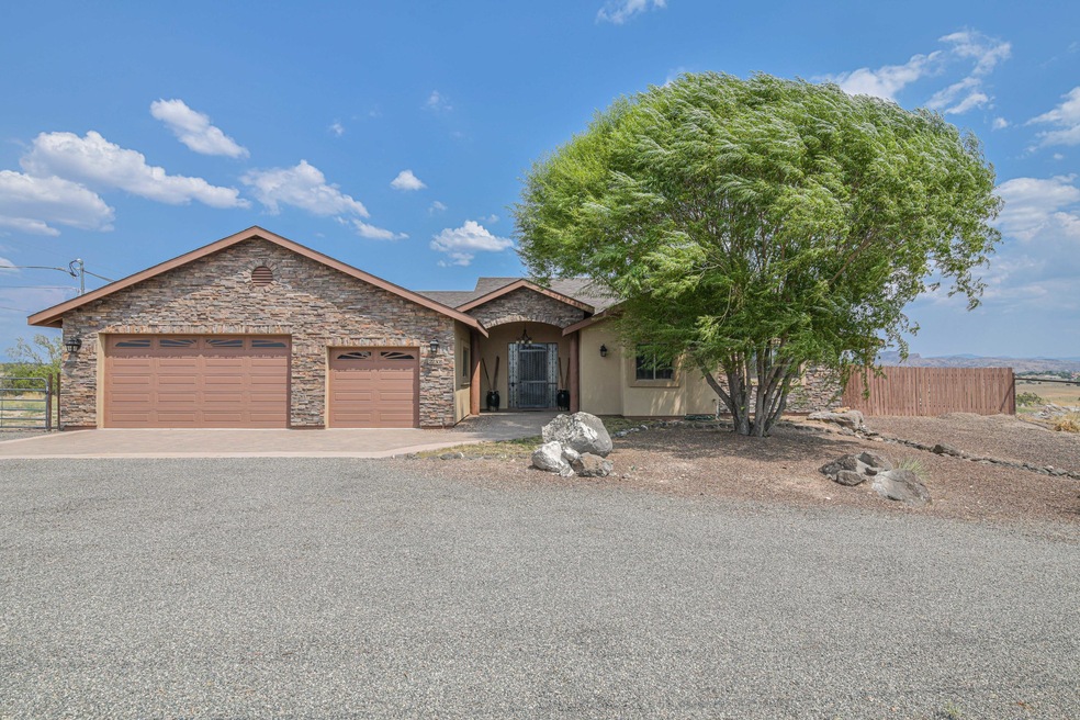 22305 N Malapai Ridge Rd, Paulden, AZ 86334 - photo 1
