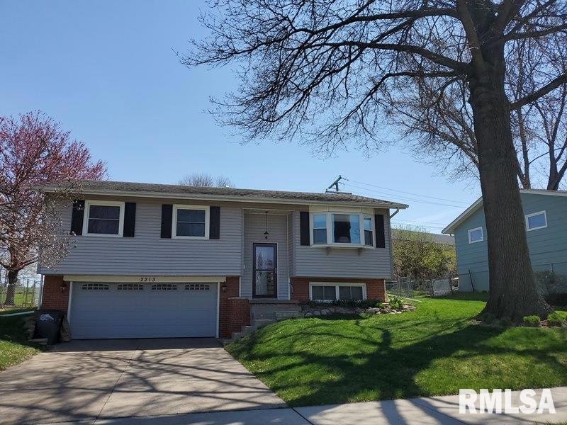 2213 18th St, Bettendorf, IA 52722 - photo 1