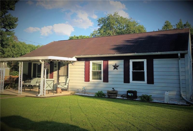 Welcome to 127 Edgewood Circle in Meadowbrook!