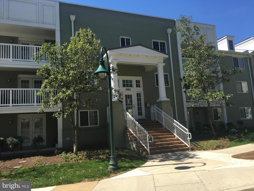 4061 S Four Mile Run Dr unit 401, Arlington, VA 22204 - photo 1