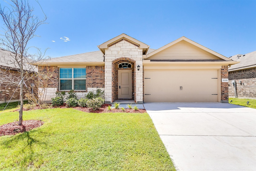 9209 Herringbone Dr, Fort Worth, TX 76131 - photo 1