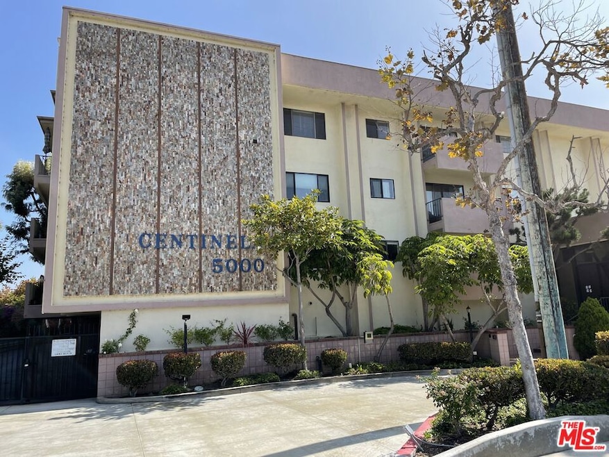 Marina Gateway unit 236, Los Angeles, CA 90066 - photo 1