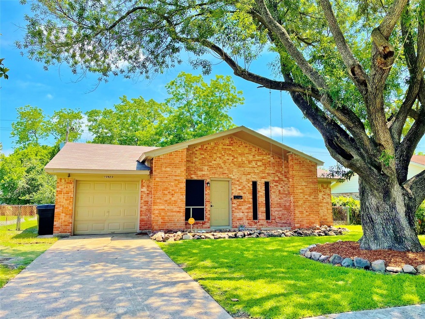 10923 Keese Dr, Houston, TX 77089 - photo 1