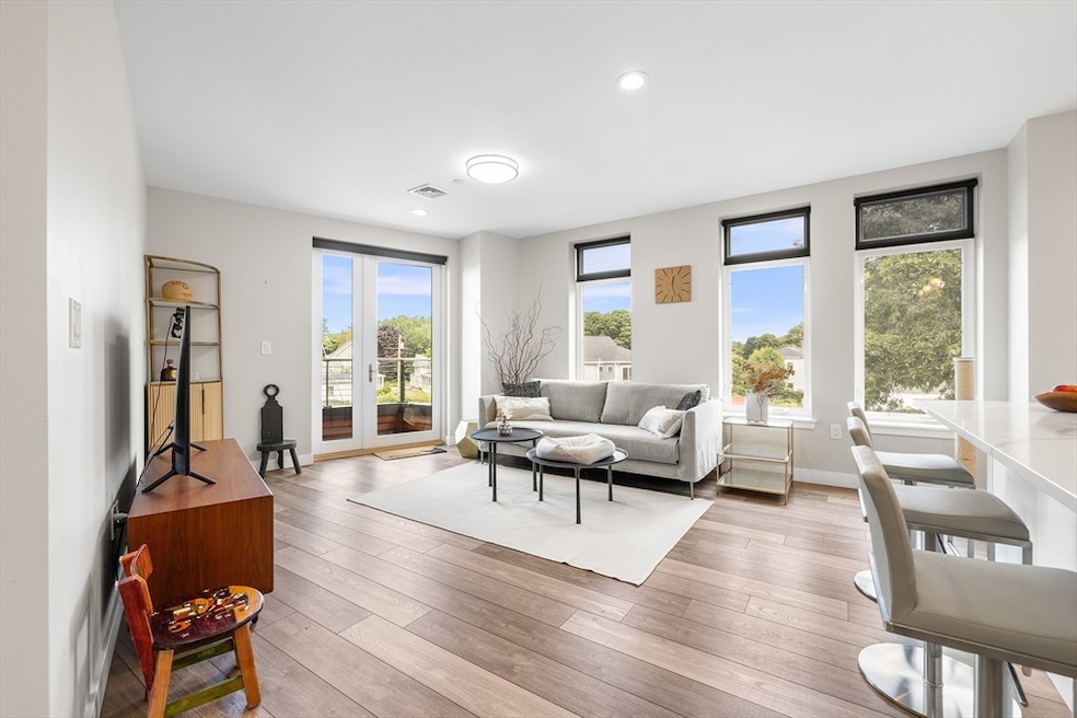 642 Main St unit 302, Wakefield, MA 01880 - photo 1