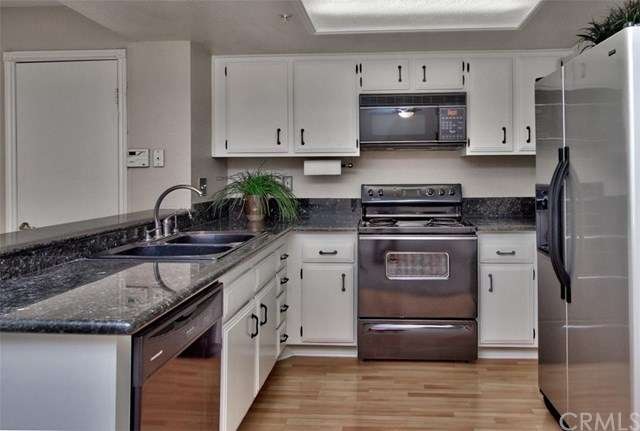 Sleek Granite Countertops & Refreshed Cabinetry Cr
