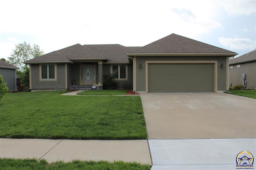 4311 SW Cambridge Ave, Topeka, KS 66610 - photo 1