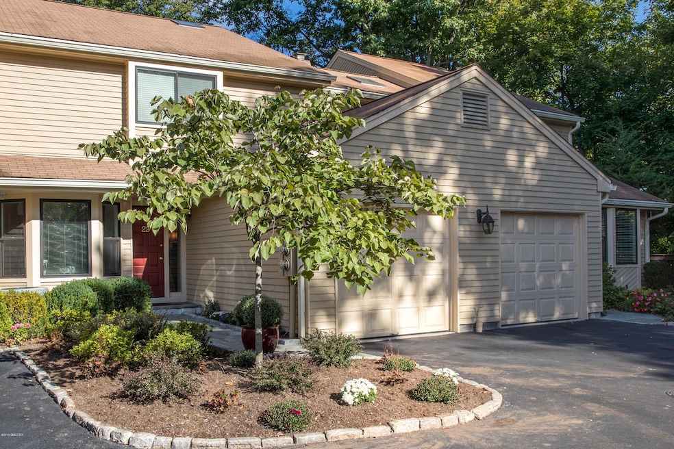 40 Ettl Ln unit 22, Greenwich, CT 06831 - photo 1