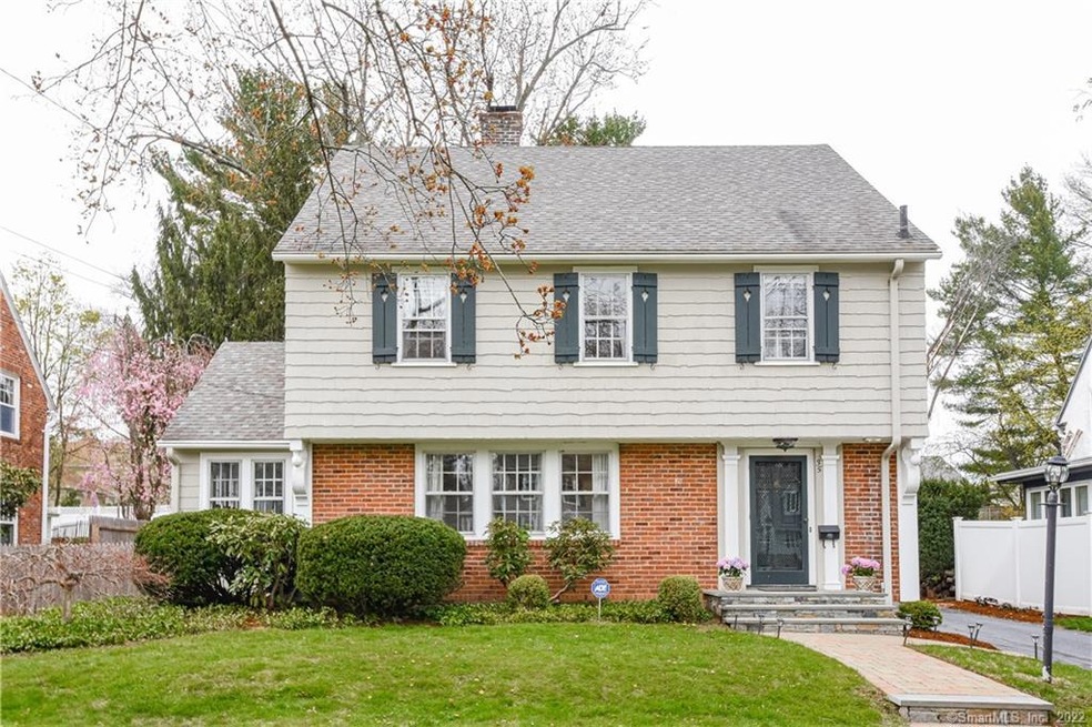 35 Foxcroft Rd, West Hartford, CT 06119 - photo 1