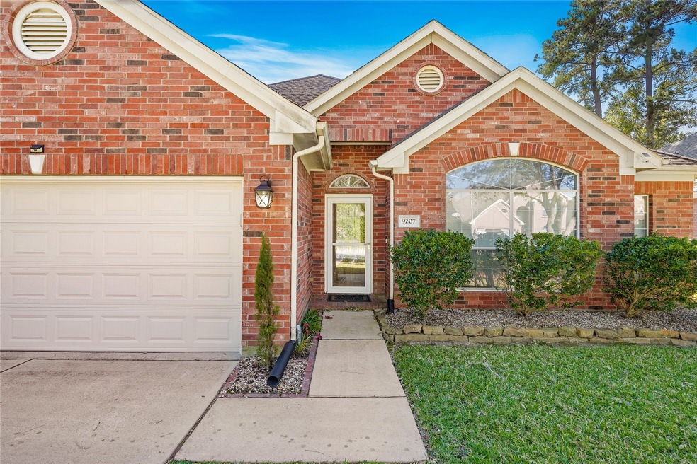 9207 E Lakeside Dr, Magnolia, TX 77354 - photo 1