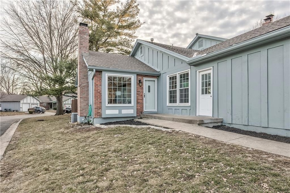 7235 Mastin St, Shawnee, KS 66203 - photo 1