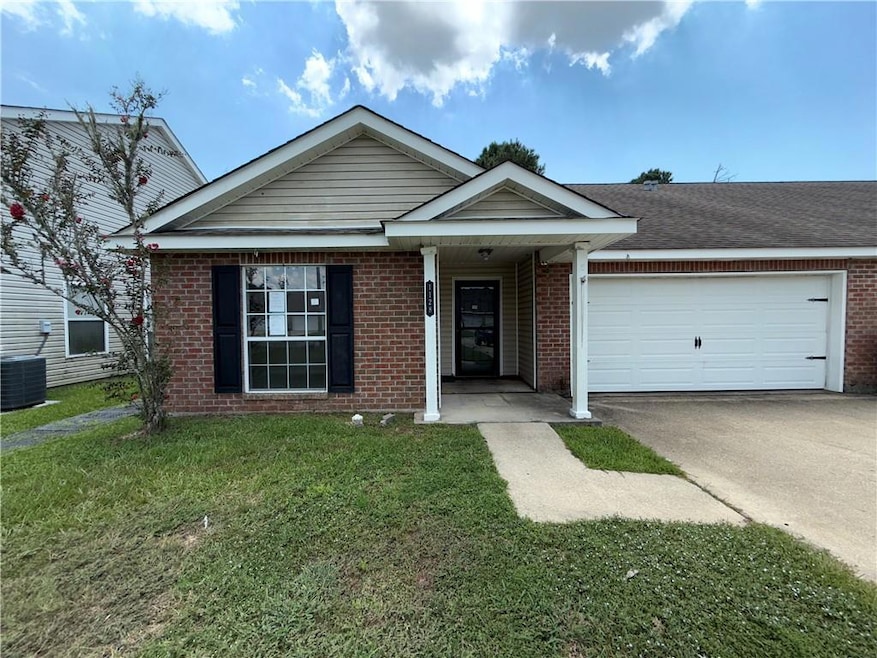 1128 Clairise Ct, Slidell, LA 70461 - photo 1