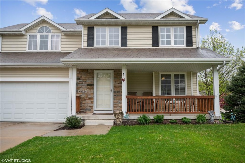 Front w/ porch area