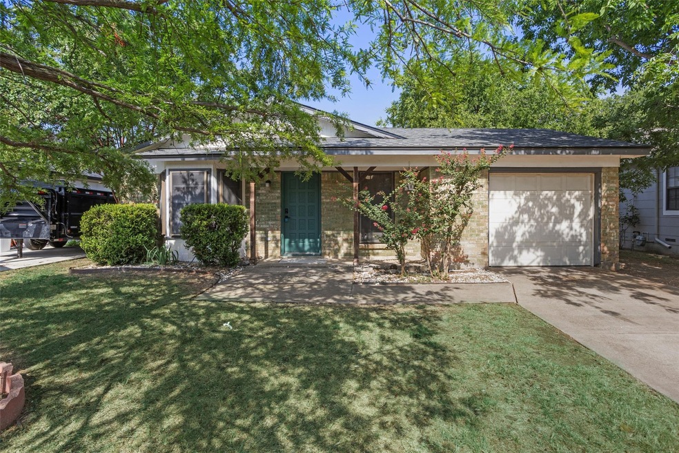 617 Hallvale Dr, Fort Worth, TX 76108 - photo 1