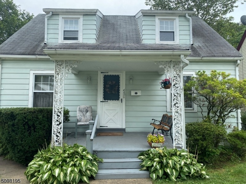 660 W Scott Ave, Rahway, NJ 07065 - photo 1