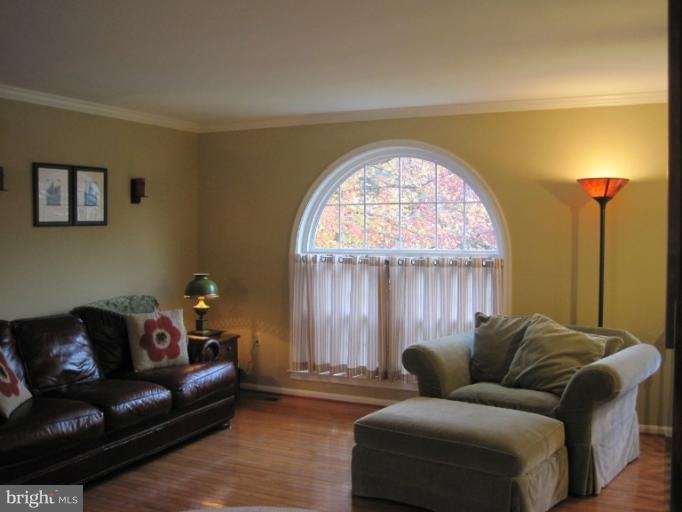 5727 Mason Bluff Dr, Burke, VA 22015 - photo 1