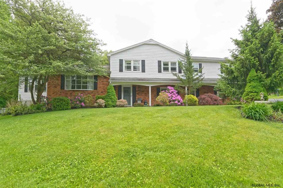 4 Tulip Tree Ln, Schenectady, NY 12309 - photo 1