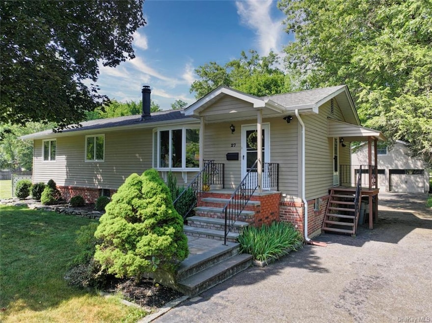 27 Patricia Ln, Washingtonville, NY 10992 - photo 1