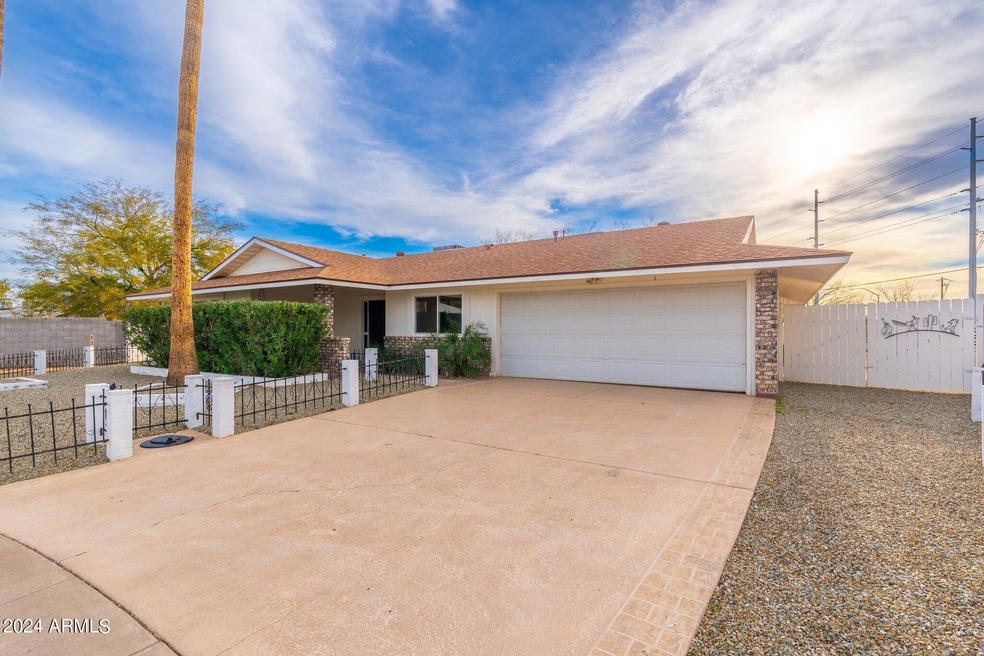 10343 W Caron Dr, Sun City, AZ 85351 - photo 1