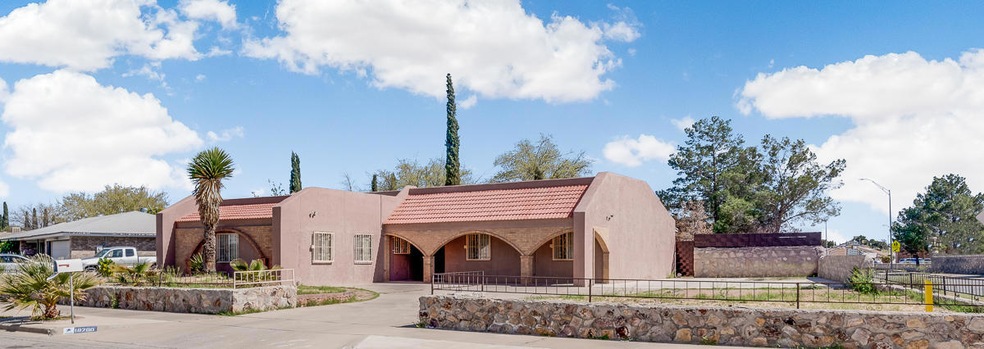 10700 Alta Loma Dr, El Paso, TX 79935 - photo 1