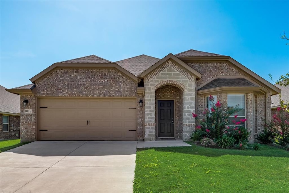 1017 Montrose Ave, Gainesville, TX 76240 - photo 1