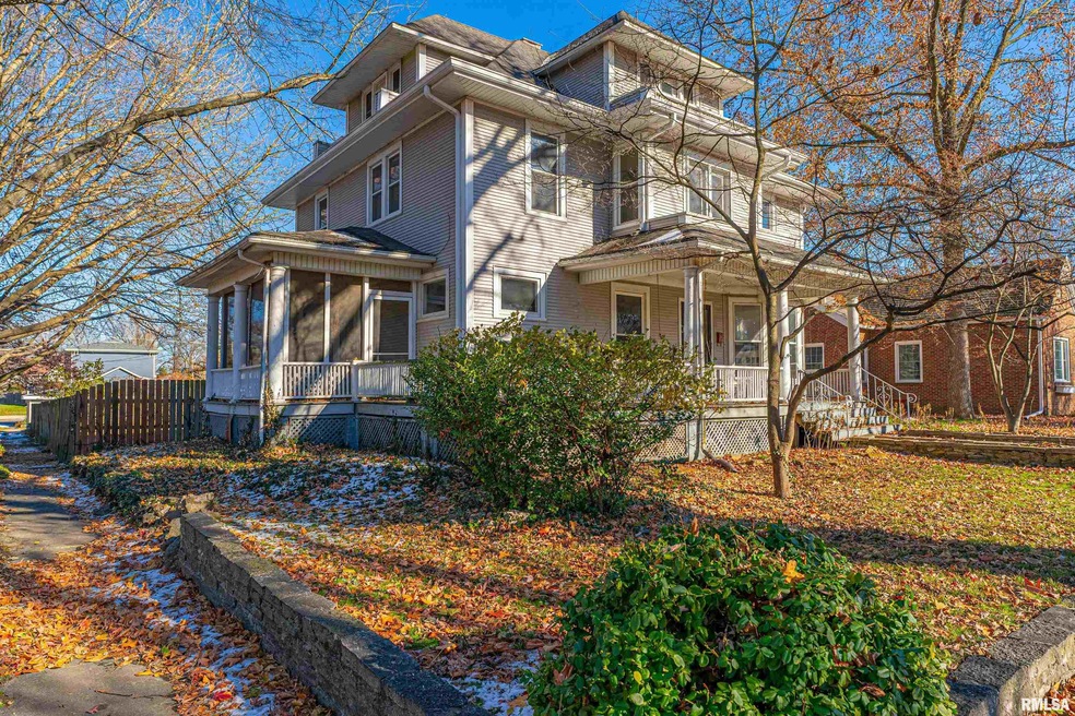 304 Lincoln Ave, Lincoln, IL 62656 - photo 1