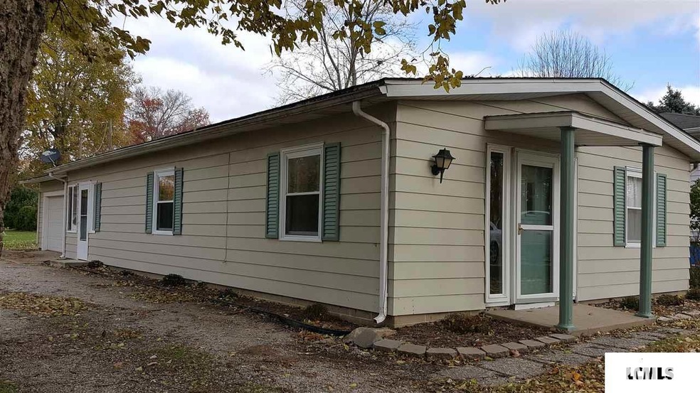 528 Comet Ave, Lincoln, IL 62656 - photo 1