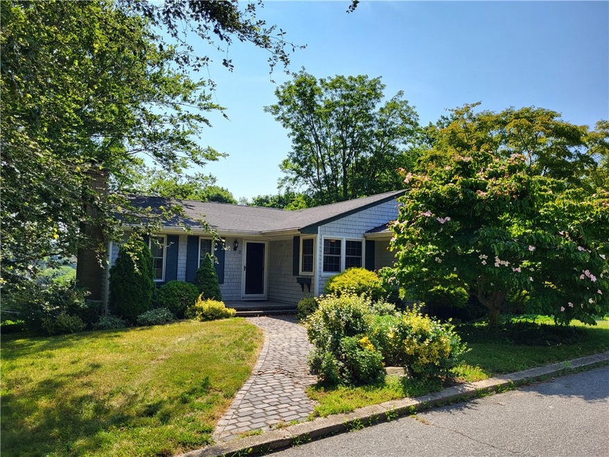 2 Simmons Terrace, Middletown, RI 02842 - photo 1