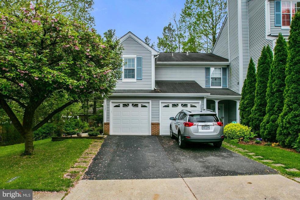 10201 Faire Commons Ct, Burke, VA 22015 - photo 1