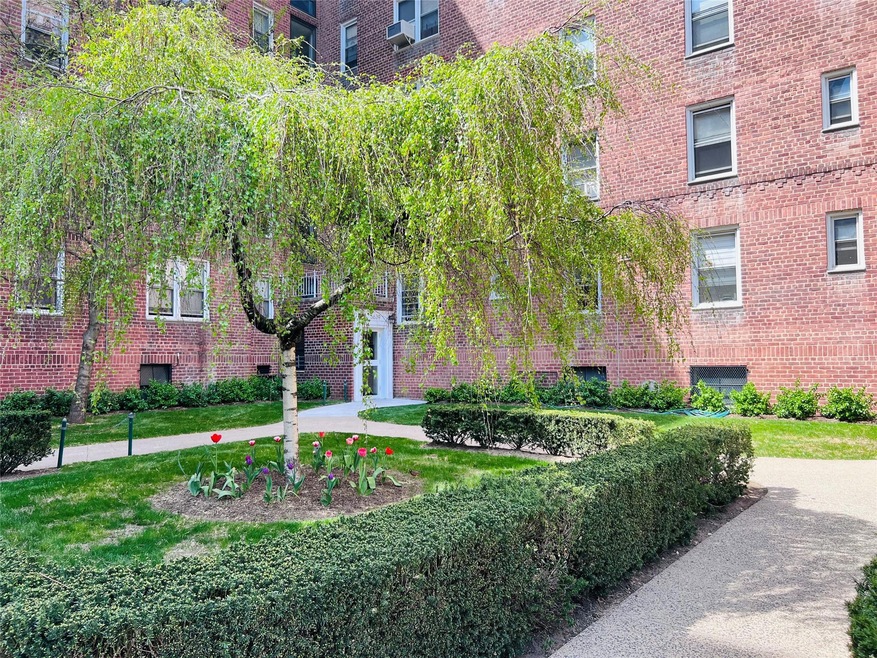 Netherland Gardens Cooperative unit 6B, Bronx, NY 10471 - photo 1